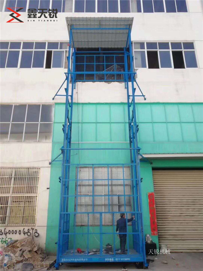 克孜勒苏室外导轨式升降机