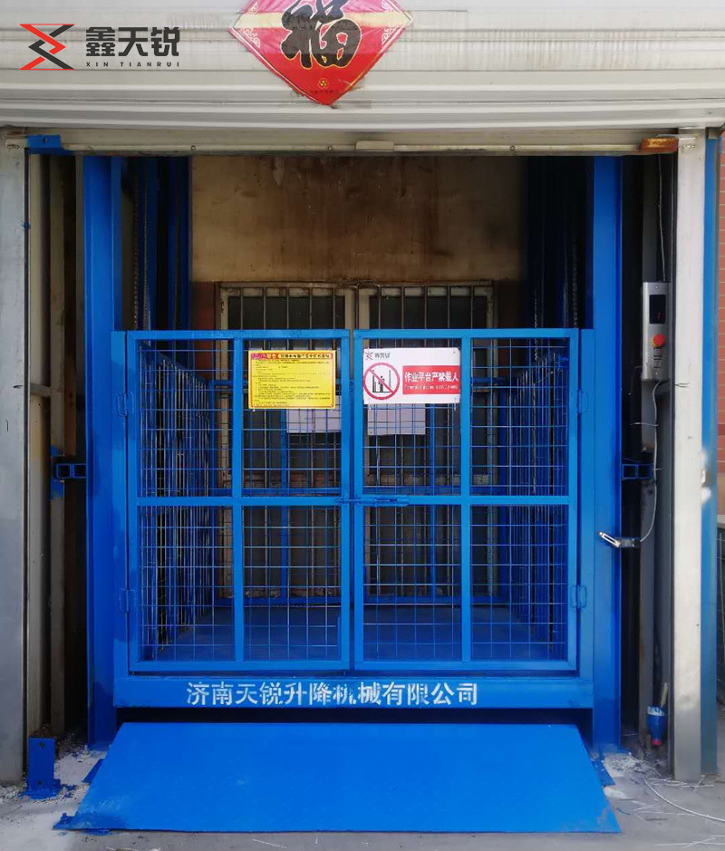 克孜勒苏导轨式升降机